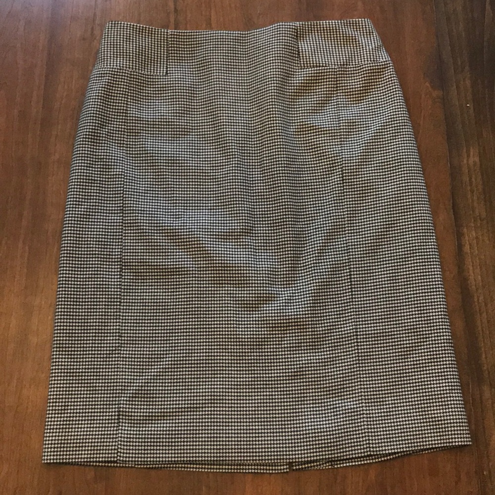⭐️ 3/$15: Ann Taylor Houndstooth Wool Blend Skirt